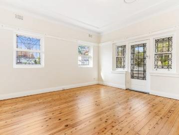 Unique villa style apartment