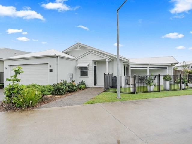 Uniquely Designed Home, Overlooking Waterway!