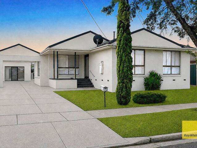 UNIQUELY RENOVATED TO STAND OUT + GRANNY/ STUDIO