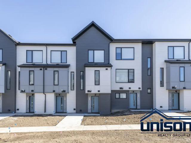 UNISON 2 BEDROOM TOWNHOUSE IN EVANSTON