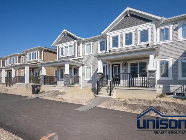 Unison Brand New 3 Bedroom Townhouse with Double Garage — 3 Bedrooms Townhouse