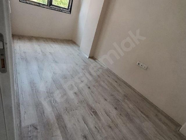 ÜNLÜ EMLAK 'TAN CUMHURİYET MAH.Yaşar akar Okulu civarı şok market yanı 2+1 Amerikan mutfak