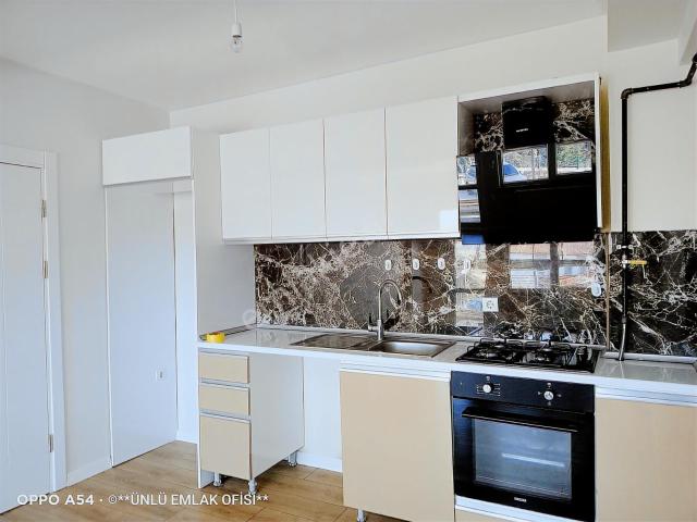 Ünlü Emlaktan Olukbaşı Mevkiinde Aile Apartmanında Eşyalı 1+1