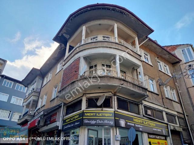 Ünlü Emlaktan Şehir Merkezi Nüfus Müdürlüğü Yanı Kiralık 2+1