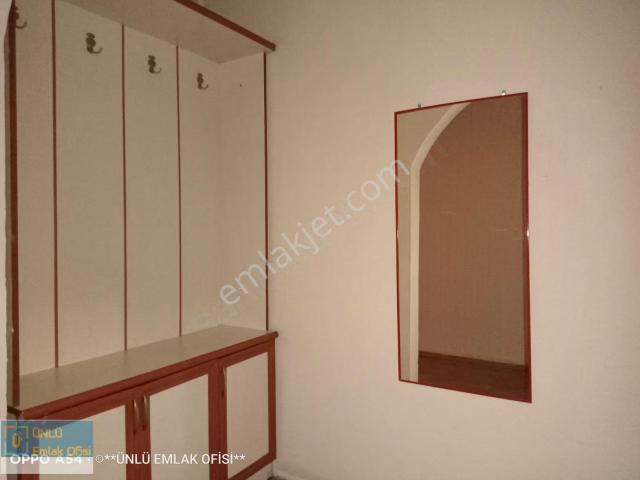Ünlü Emlaktan Şehir Merkezinde Cadde Üzeriarakatkiralık 3+1daire