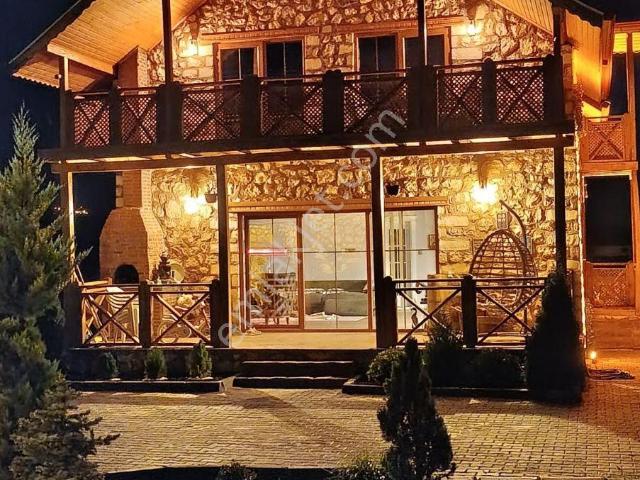 Ünlü Emlaktan Ilgaz Dağı Manzaralı Özel Yapım Müstakil Taş Villa