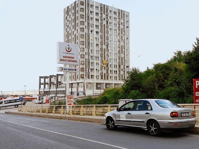 Ünlü Emlaktan Karamuklar Rezidansta 2.kat Eşyalı Kiralık Daire