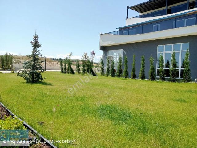 Ünlü Emlaktan Sıfırlüks Sitede Manzaralı Katta Kiralık 2+1 Daire
