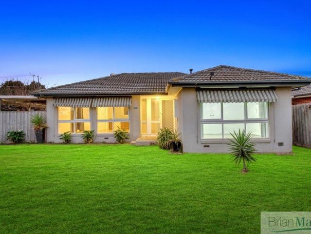 Unleash Your Creativity Prime Renovator's Dream in Great Location!