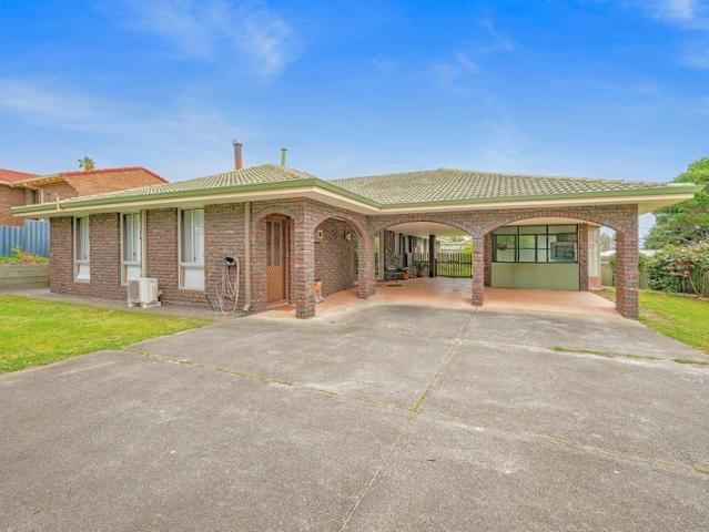 UNLISTED SINCE 1994 BIG HOME & LOT PRIZED SUBURB