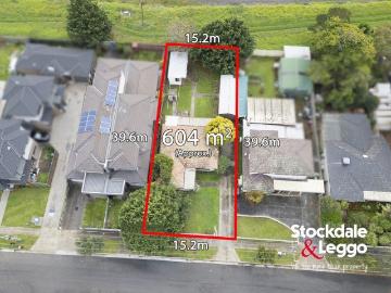 Unlock the Potential on a Generous 604m² Allotment