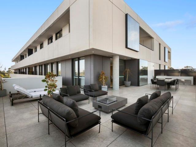 Unparalleled Living with CBD and Bay Views