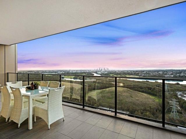 Unparalleled Panoramic Views / 222sqm Total Including 72sqm Outdoor Space / Endless Opportunity