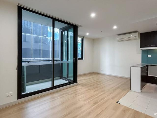 Unfurnished One Bedroom Apartment with Landmark Carlton Views
