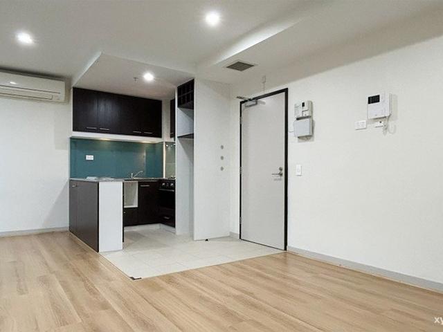 Unfurnished One Bedroom Apartment with Landmark Carlton Views
