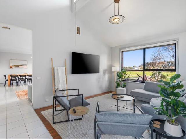 Unrivaled Lifestyle & Prestige: Grand 4 Bedroom Sanctuary on 18 Acres with City Skyline Views