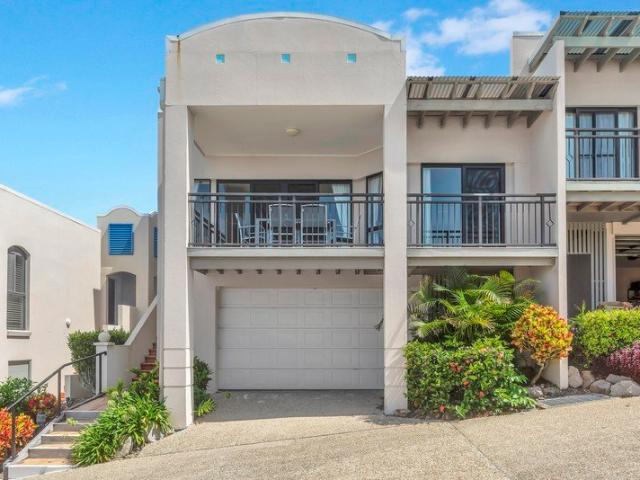 Unrivalled ocean views in premium coastal pocket!