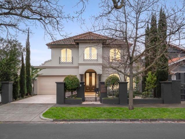 Unrivalled class and comfort with Melbourne's premier beach postcode