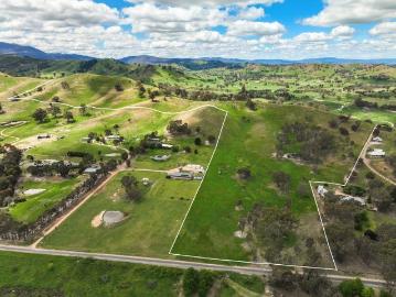 Unrivalled Country Freedom With Lake Frontage