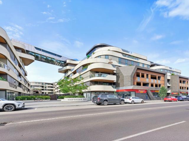Unrivalled Luxury, Prime Location, Exceptional Lifestyle!