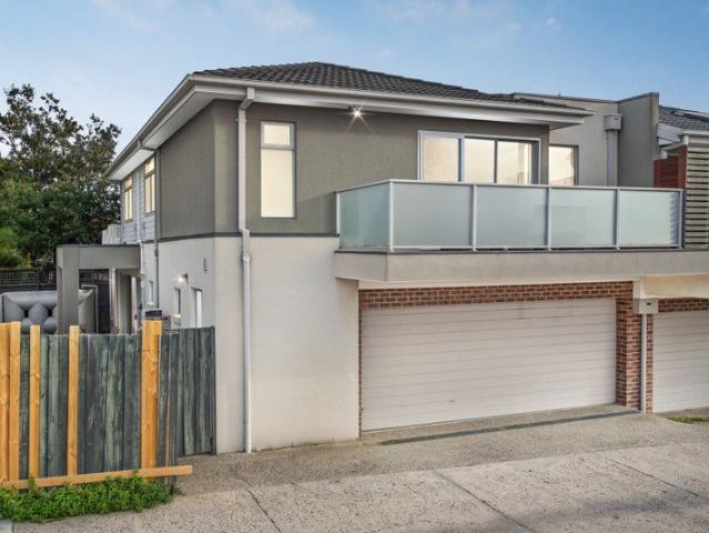 Unrivalled Luxury & Street front Sophistication no Owner's Corp fees