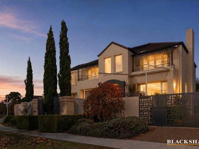 Unrivalled Lakefront Living