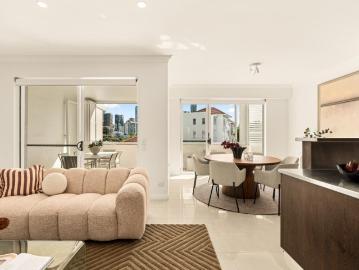 UNRIVALLED RIVERFRONT LIVING IN A PRIME NEW FARM POSITION