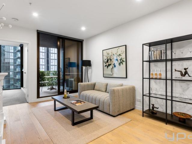 UNRIVALLED URBAN LIVING RESORT STYLE AMENITIES & FACILITIES
