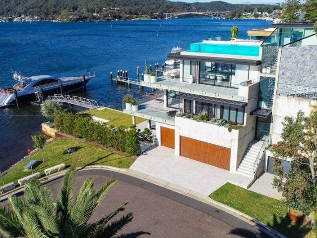 UNRIVALLED WATERFRONT LUXURY ARCHITECTURAL MASTERPIECE WITH ROOFTOP GLASS INFINITY POOL