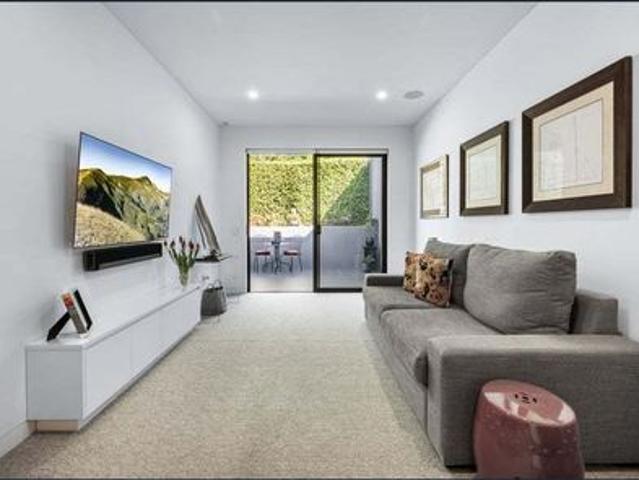 Unsurpassed Balmoral Slopes Luxury With Spectacular Views This is executive living at its very BEST!