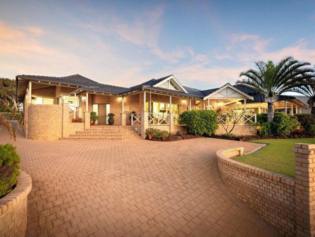 Unsurpassed Quality and Coastal Grandeur on 1912m²