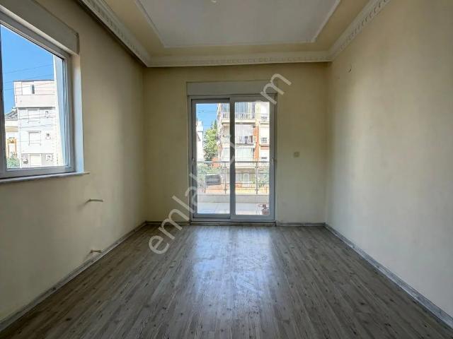Ünsal'da Katta Ayrı Mutfaklı Satılık 2+1 Daire