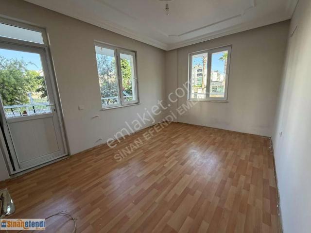 Ünsal'da Kiralık 2+1 Site İçi Daire: 80m², Yüksek Giriş
