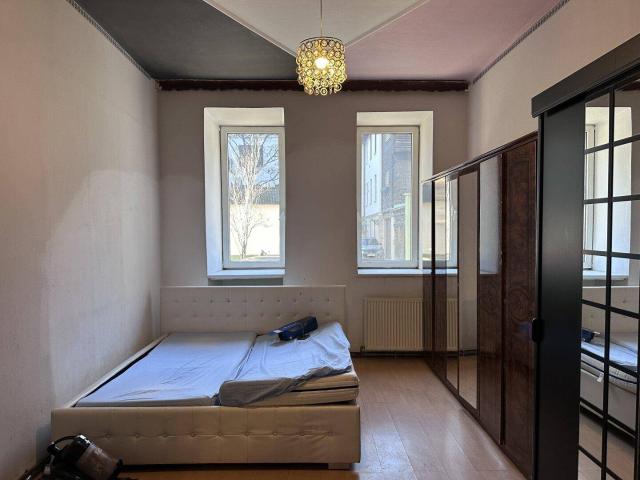 Unsanierte ERDGESCHOSSWOHNUNG nähe Einsiedlerplatz