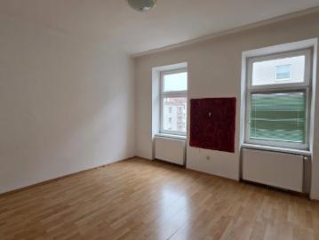 Unsanierte leistbare Wohnung im 3. Stock