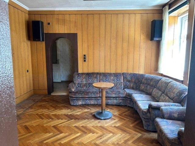 Unsanierte Wohnung im sanierten Stilaltbau Ecke Gürtel / Neustiftgasse