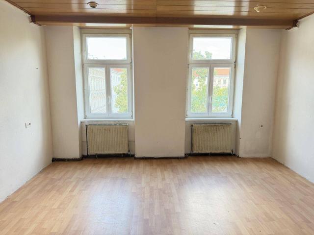 UNSANIERTE 6 ZIMMER Wohnung + BALKONBEWILLIGUNG am MILDEPLATZ