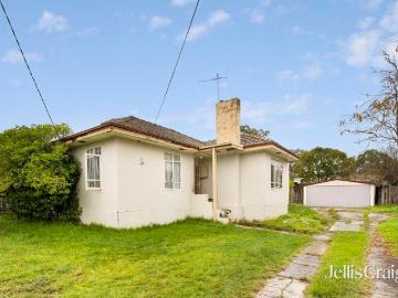 Untapped Potential in a Highly Sought After Ashwood Enclave