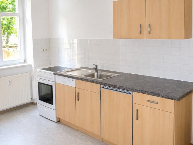 Untermhaus! 2 Raum Erdgeschosswohnung mit EBK* und Wanne!