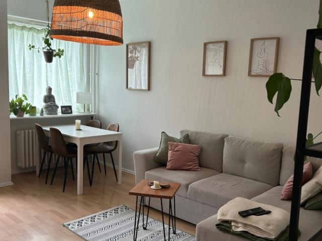 UNTERMIETE: Helle 2 Zimmer Wohnung mit Balkon in Berlin Reinickendorf