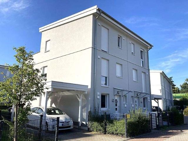 unterkellerte Doppelhaushälfte mit 4 Zimmern. EinzelBesichtigung en nach Absprache