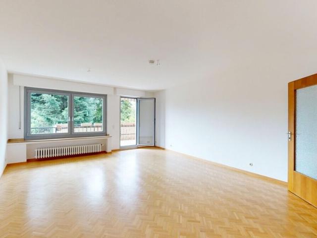 Unterrath: Gut geschnittene 3 Zimmer Wohnung mit Einbauküche und Balkon!