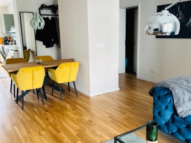 Untervermietung möblierte moderne offene 2 Zimmer Wohnung mit Balkon nahe Schönhauser Allee