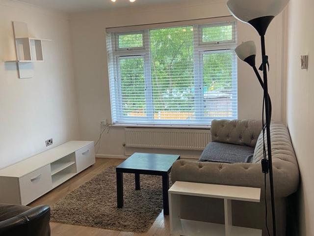 Unusually Large 2 bed flat with Parking