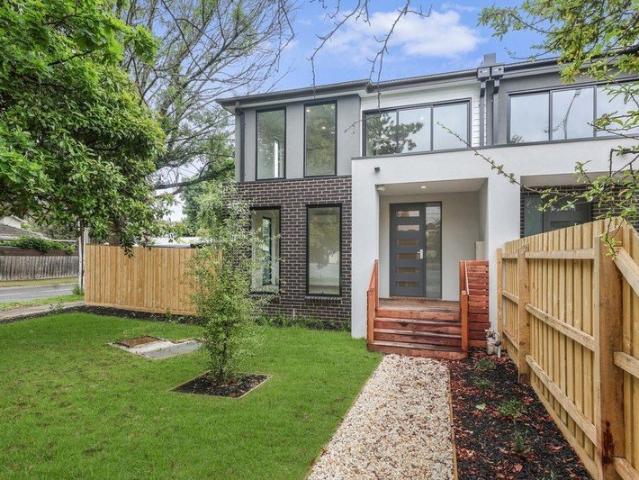 Unveil this Townhouse of Unmatched Elegance!