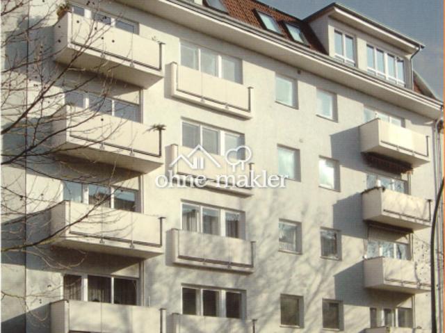 Unvermietete helle 2 Zimmer Wohnung im 3. OG mit Balkon und PKW Stellplatz in Steglitz zu verkaufen