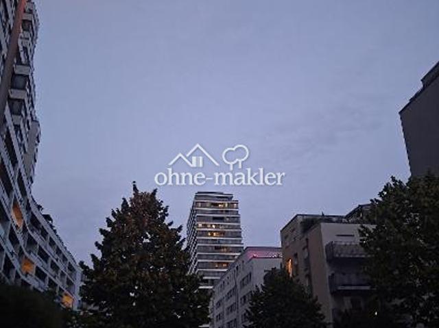 Unverbaubare Fernsicht bietet diese luxuriöse lichtdurchflutete südliche Wohnung in bester Lage im Europaviertel inklusive Concierge