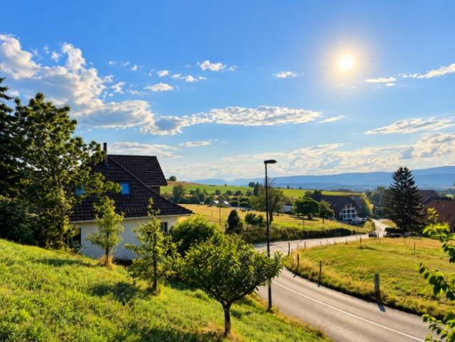 UNVERBAUBARER WEITBLICK ÜBER DEN JURA