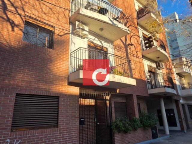 USO PROFESIONAL – CASA DE 3 HABITACIONES – 47 e 17 y 18