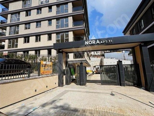 ÜSKÜDAR MERKEZ NEVÇARŞI YANINDA 2+1 OTOPARKLI DAİRE